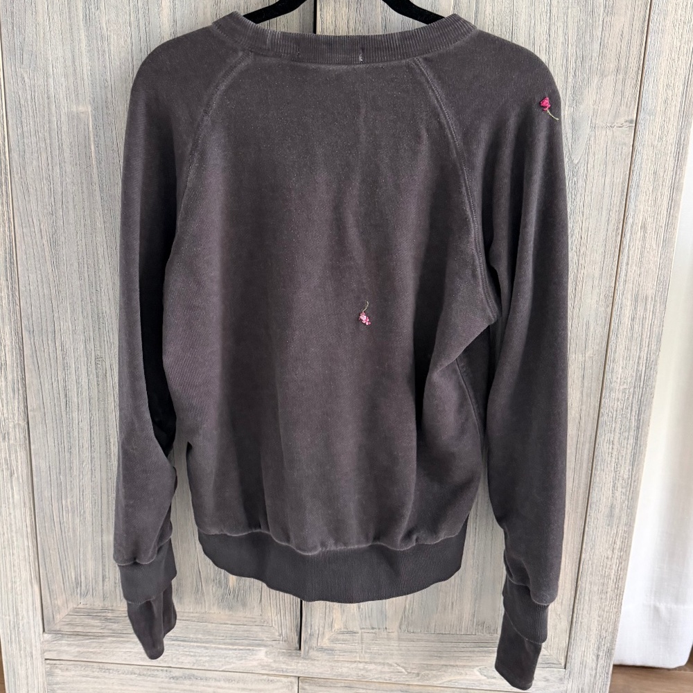 AMO upcycled sweatshirt with embroidery and heart - Picture 6 of 10